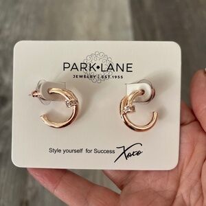 Crest Earrings Rose Gold